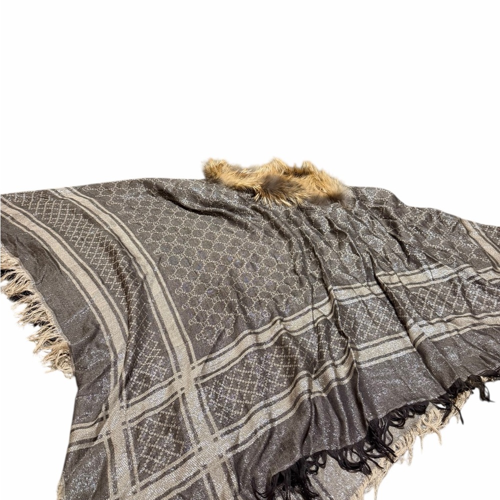 Authentic Gucci Brabd New and Never Worn Reversible Poncho with Fox Fur Trim - Picture 5 of 8